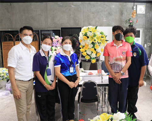 โครงการพัฒนาความรู้บุคลากรเพื่อสนับสนุนงานด้านศิลปะและวัฒนธรรม “ส่งเสริมทักษะการเตรียมสถานที่อย่างมืออาชีพ” เพื่อให้บุคลากรมีความรู้เกี่ยวกับการจัดดอกไม้แบบต่างๆ เพื