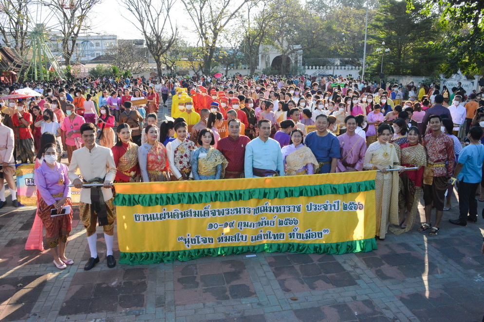 ร่วมกิจกรรมเดินรณรงค์แต่งไทย "ชาวลพบุรีพร้อมใจแต่งไทยทั้งเมือง"