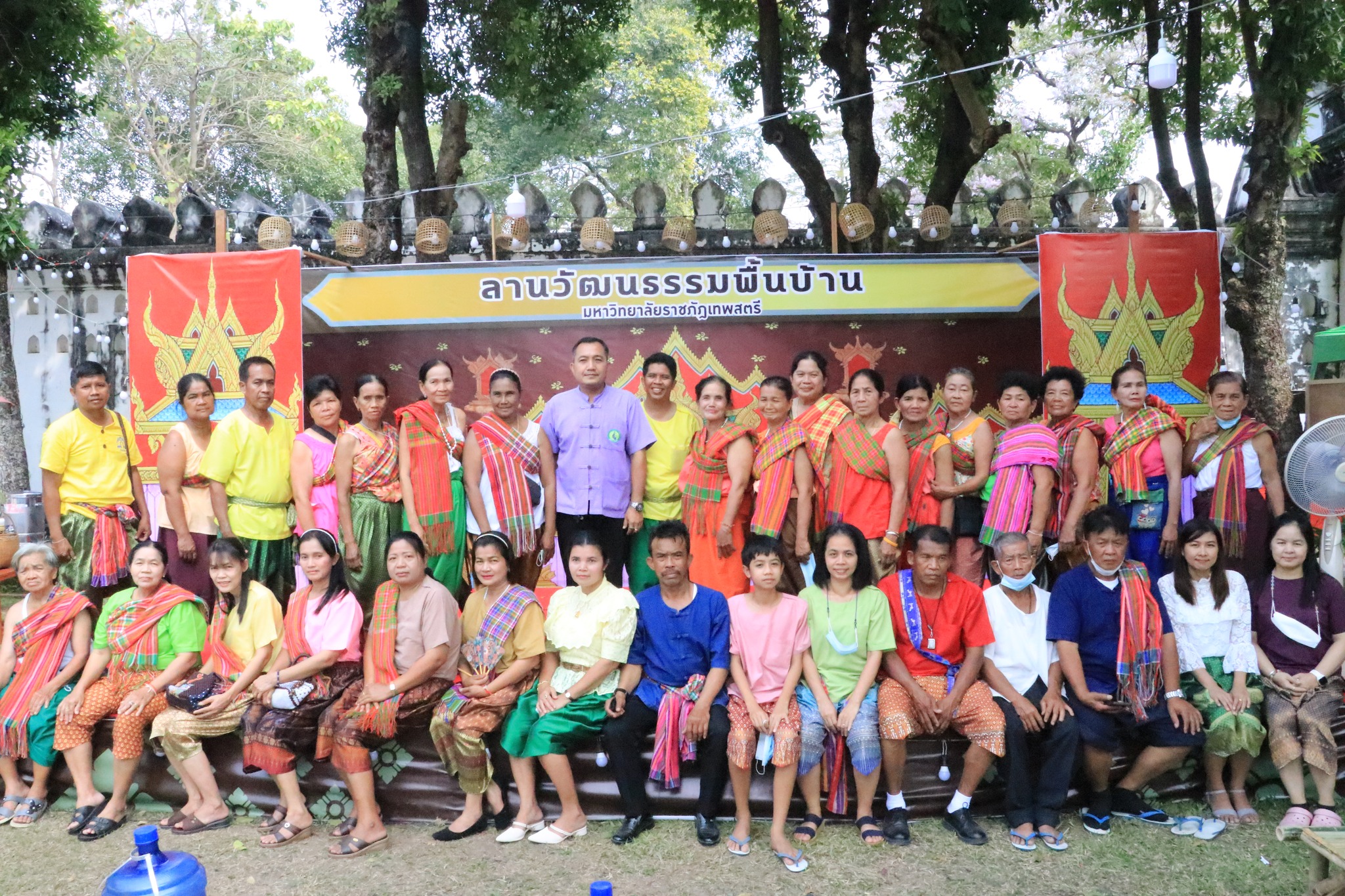 ลานวัฒนธรรมพื้นบ้าน มหาวิทยาลัยราชภัฏเทพสตรี (ช่วงแรก)  ไทยเบิ้งบ้านดีลัง ต.ดีลัง อ.พัฒนานิคม จ.ลพบุรี
