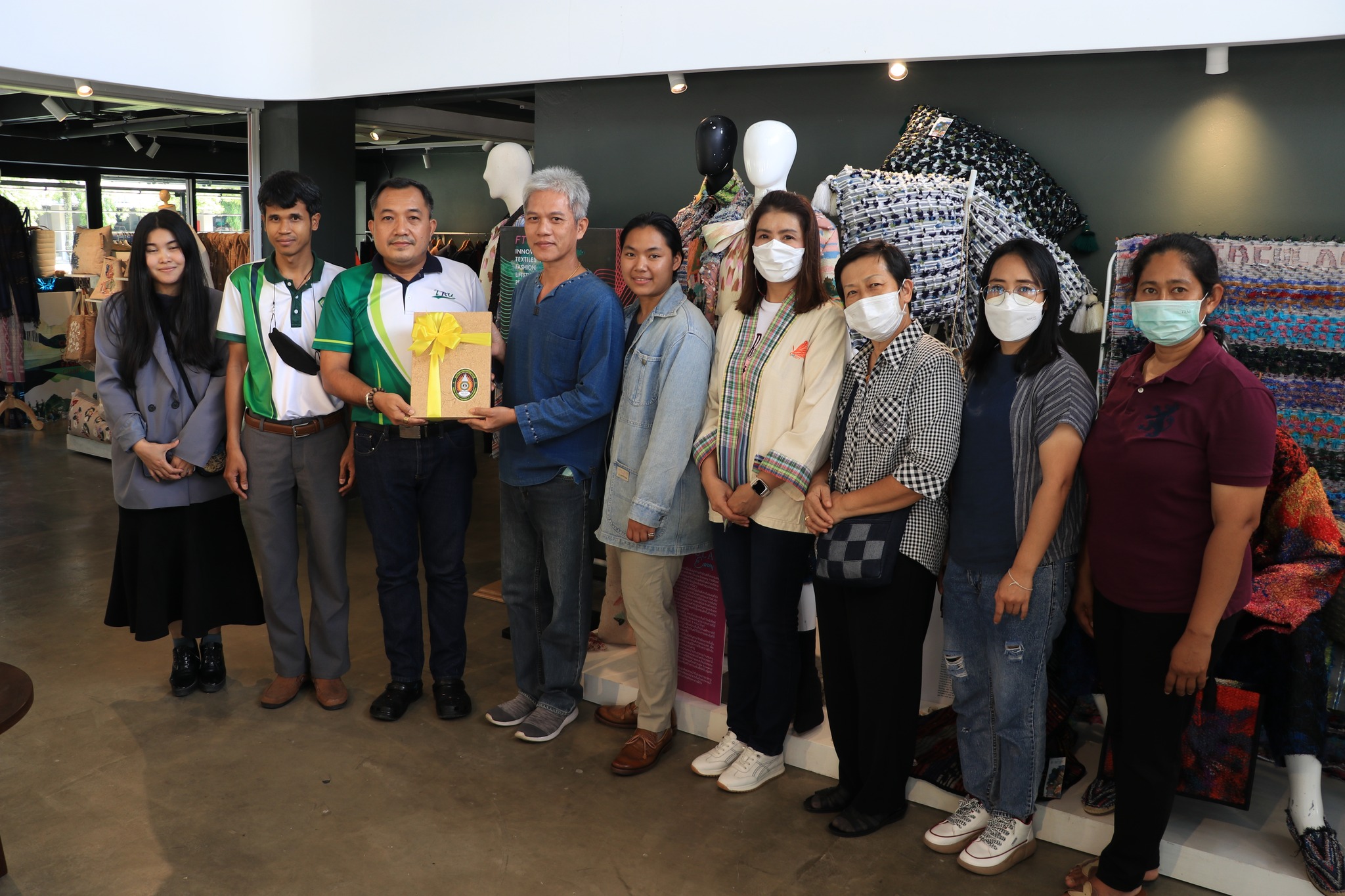 เข้าศึกษาดูงาน ณ ศูนย์ออกแบบสร้างสรรค์ผ้าและสิ่งทอ FTCDC มหาวิทยาลัยราชภัฏอุดรธานี