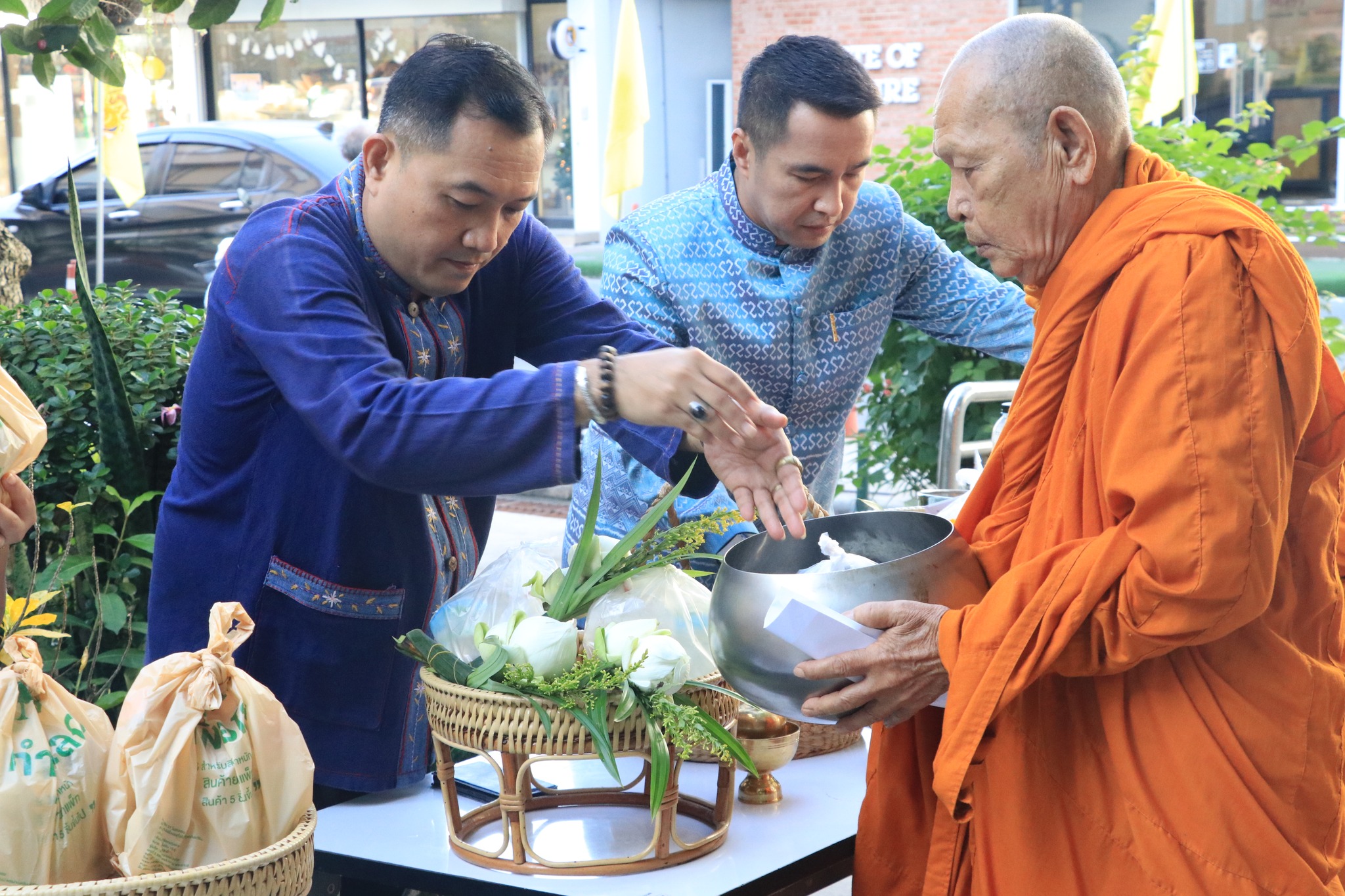กิจกรรมตักบาตรประจำสัปดาห์ วันพุธที่ 6 ธันวาคม 2566