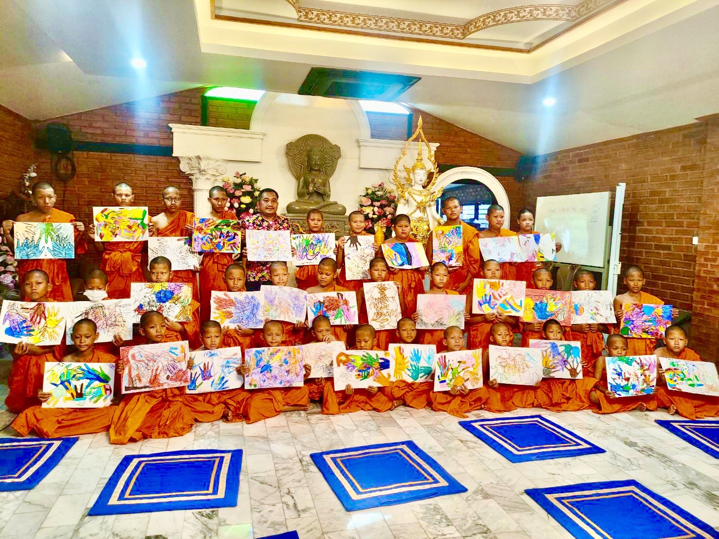 วิชาการสอนวาดรูปให้กับสามเณร เพื่อถวายเป็นพระราชกุศลแด่สมเด็จพระกนิษฐาธิราชเจ้า กรมสมเด็จพระเทพรัตนราชสุดาฯ สยามบรมราชกุมารี
