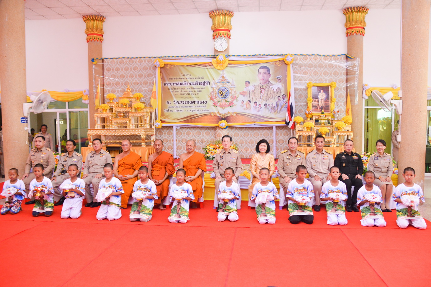 ร่วมพิธีลาสิกขาสามเณรที่เข้าร่วมโครงการบรรพชาสามเณรภาคฤดูร้อน เฉลิมพระเกียรติพระบาทสมเด็จพระเจ้าอยู่หัว