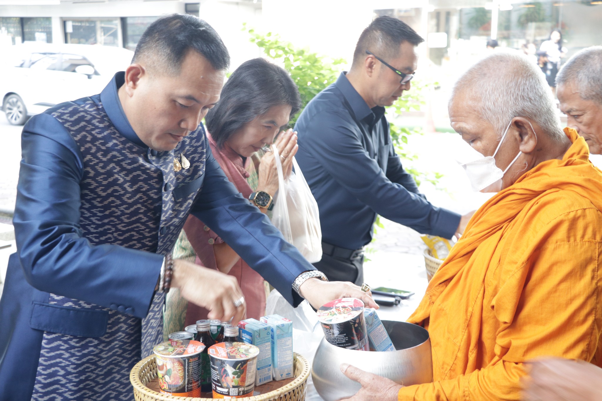 กิจกรรมตักบาตรประจำสัปดาห์ วันพุธที่ 14 สิงหาคม 2567