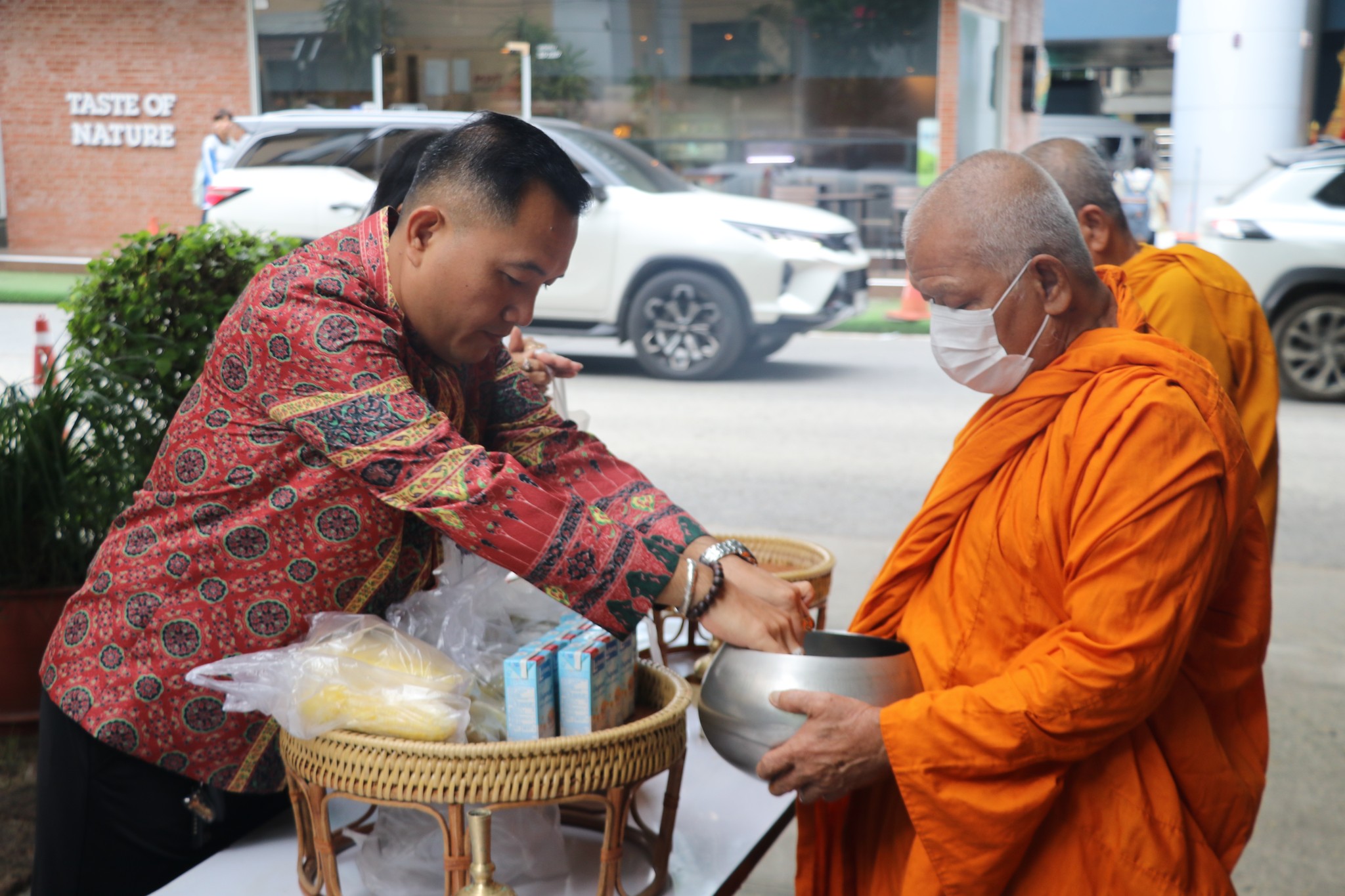 กิจกรรมตักบาตรประจำสัปดาห์ วันพุธที่ 4 กันยายน 2567