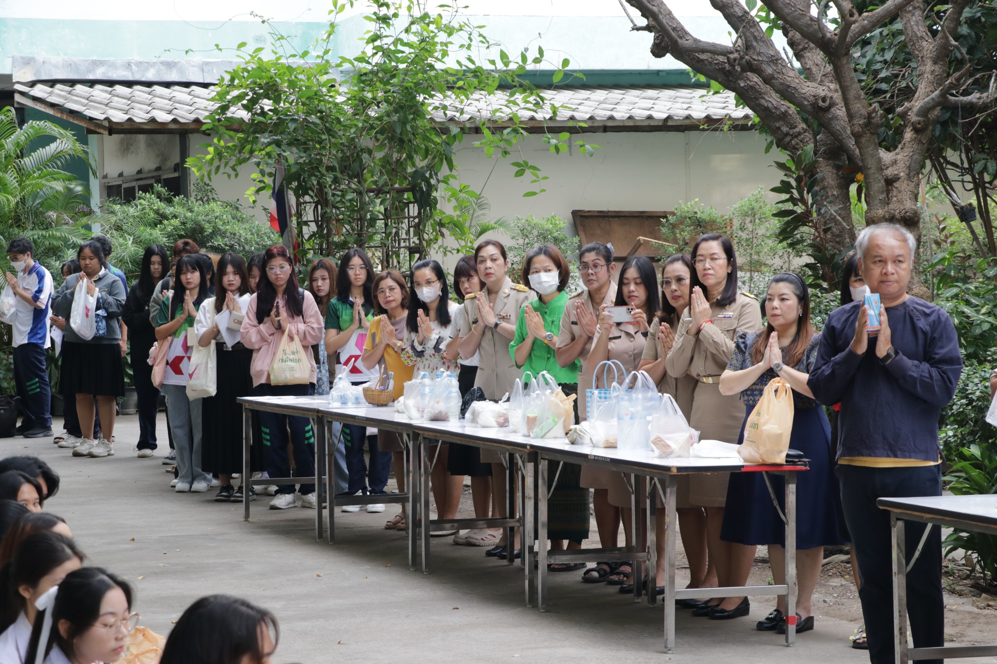 กิจกรรมตักบาตรประจำสัปดาห์ วันพุธที่ 11 ธันวาคม 2567