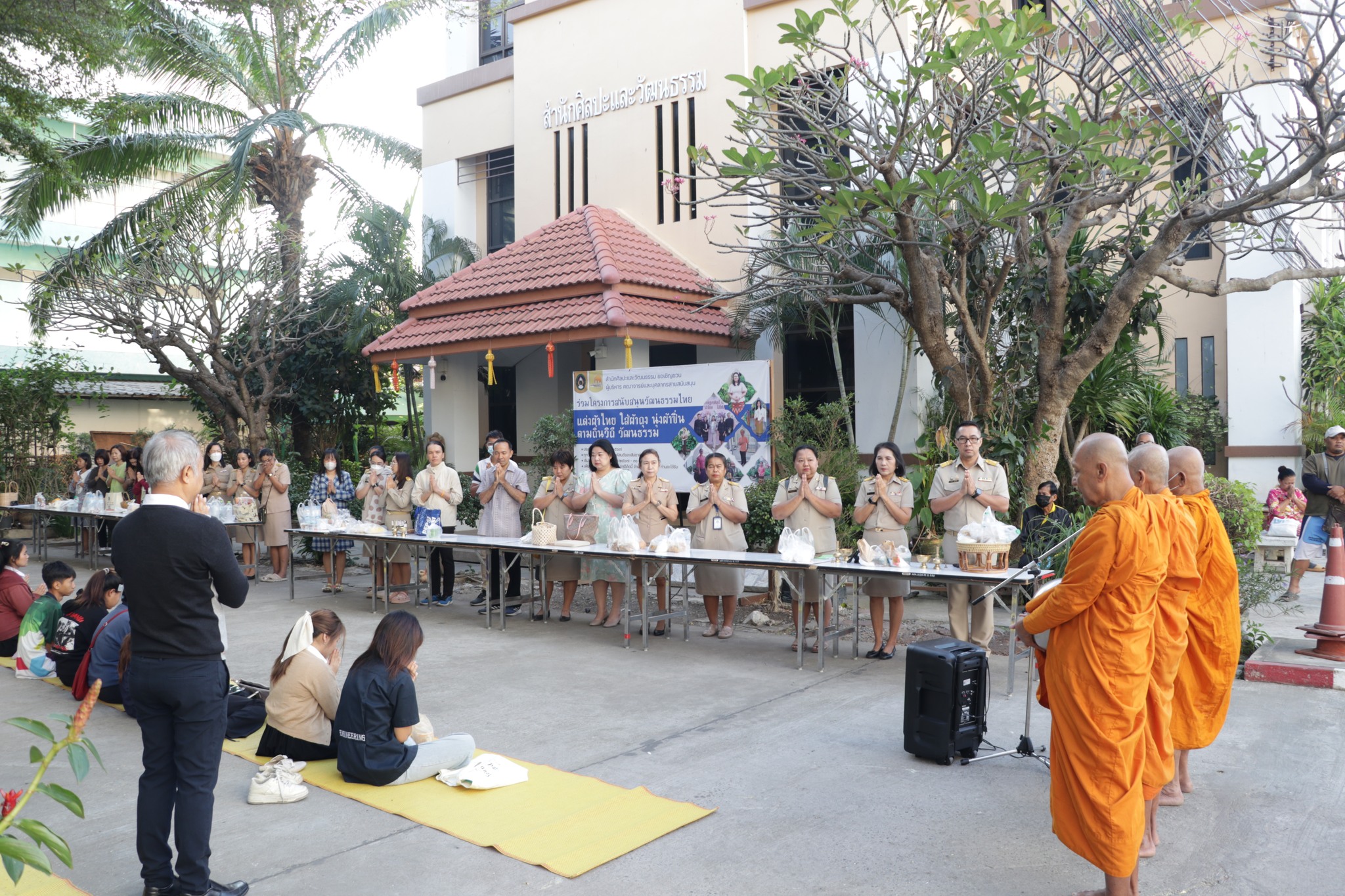 กิจกรรมตักบาตรประจำสัปดาห์ วันพุธที่ 18 ธันวาคม 2567