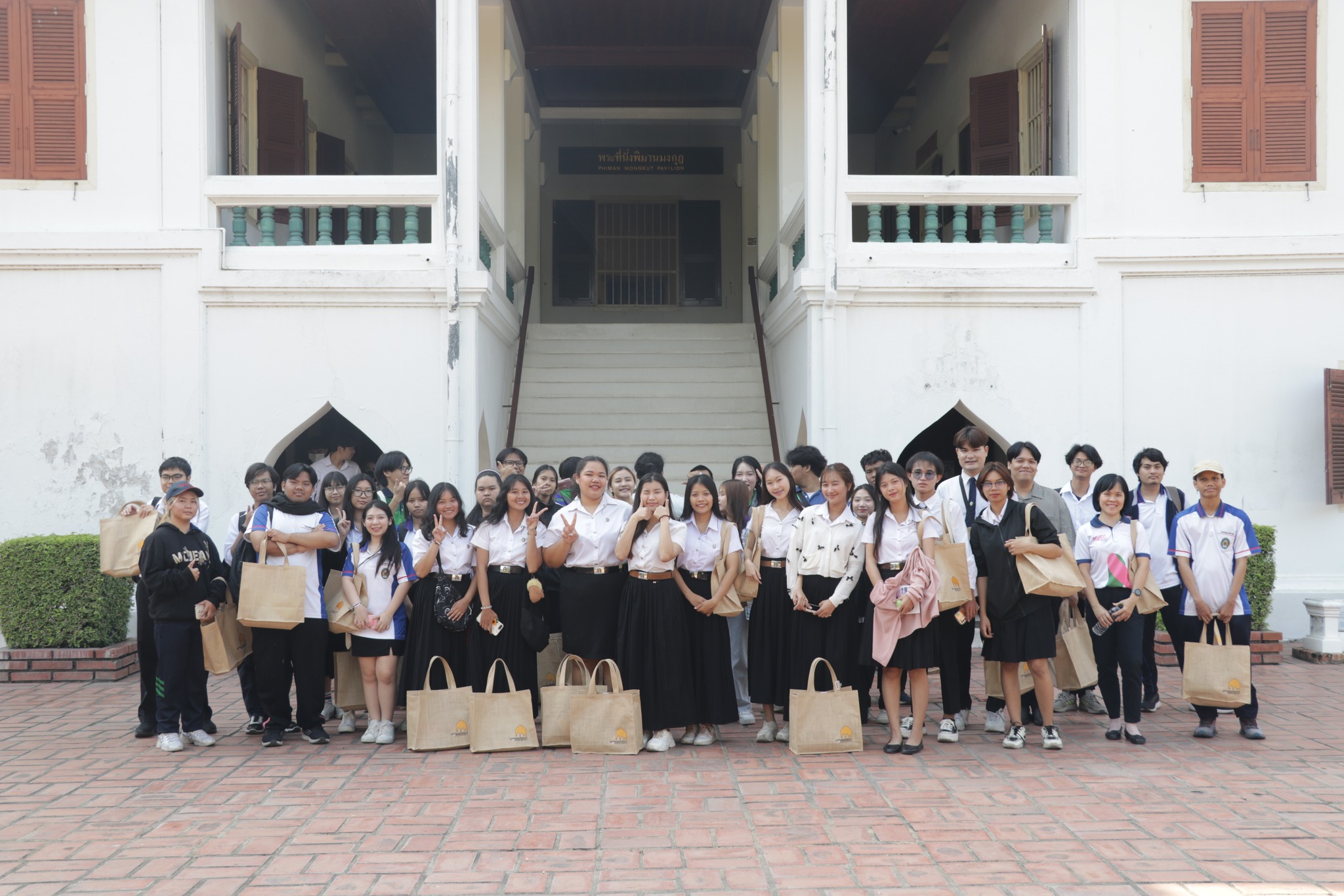 การบูรณาการศิลปวัฒนธรรมกับการเรียนการสอน วิจัย การบริการวิชาการเพื่อพัฒนาท้องถิ่น