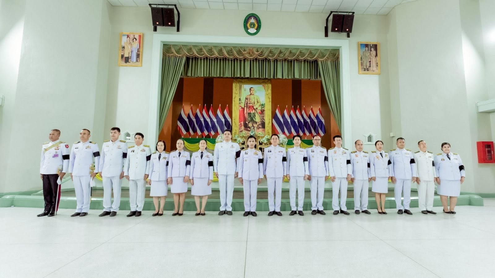 พิธีวางพานพุ่มดอกไม้ถวายราชสักการะพระบรมสาทิสลักษณ์ พระบาทสมเด็จพระพุทธยอดฟ้าจุฬาโลกมหาราช